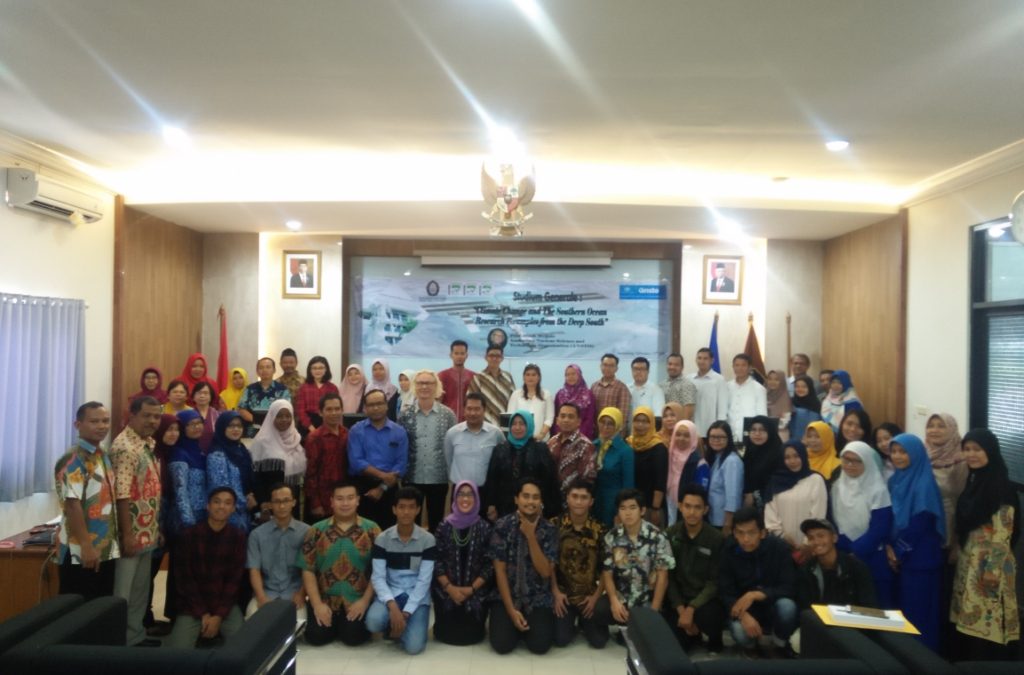 Sekolah Pascasarjana UNDIP menyelenggarakan Studium Generale dengan Tema “Climate Change and the Southern Ocean : Research Examples from the Deep South” 